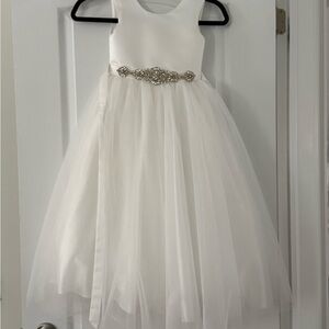 Elegant White Kids Dress with Embellished Waist